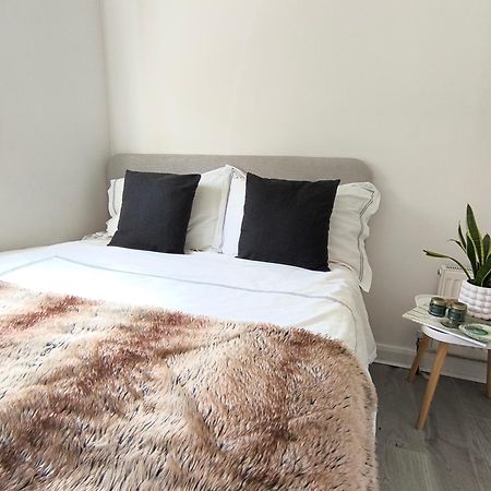 Bright Chiswick Apartment - Great Location Londra Esterno foto